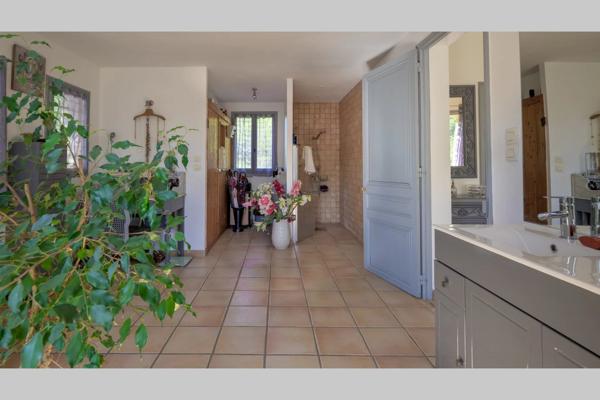 Maison
         9 pièces
        - 265 m² Bien prestige 995 000 € *