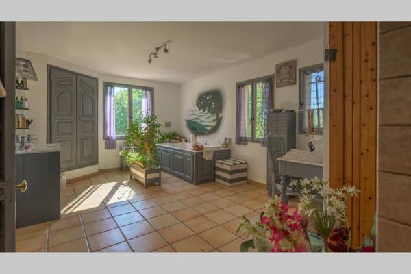 Maison
         9 pièces
        - 265 m² Bien prestige 995 000 € *