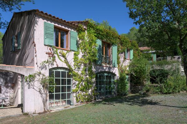 Maison
         9 pièces
        - 265 m² Bien prestige 995 000 € *