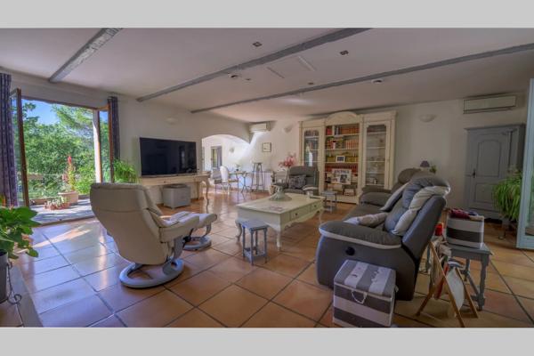 Maison
         9 pièces
        - 265 m² Bien prestige 995 000 € *