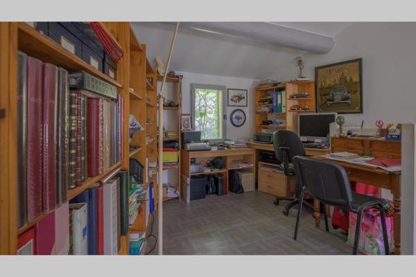 Maison
         9 pièces
        - 265 m² Bien prestige 995 000 € *