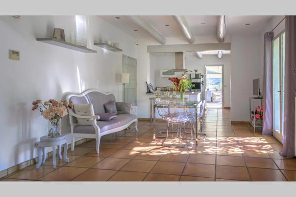 Maison
         9 pièces
        - 265 m² Bien prestige 995 000 € *