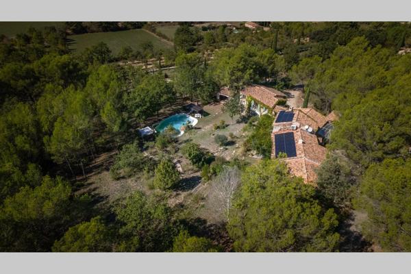 Maison
         9 pièces
        - 265 m² Bien prestige 995 000 € *