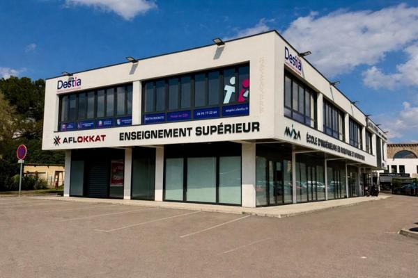 Location / Local Commercial