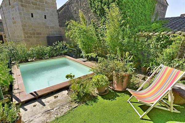 Maison de village de 182m², 4 chambres, garages.