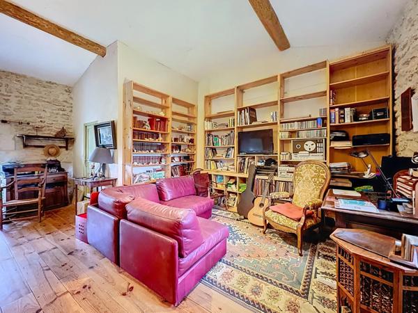 Maison de village de 182m², 4 chambres, garages.