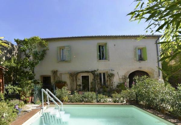 Maison de village de 182m², 4 chambres, garages.