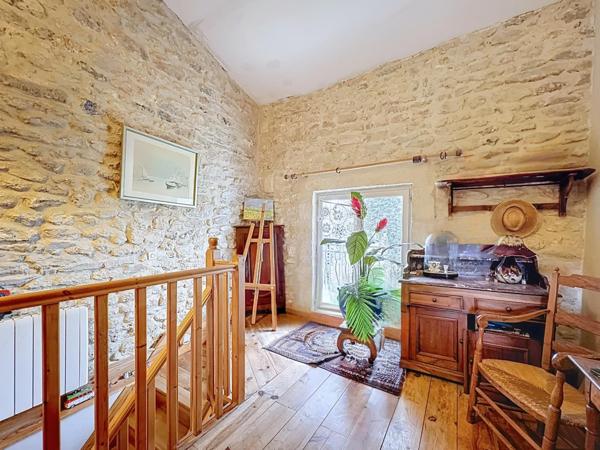 Maison de village de 182m², 4 chambres, garages.