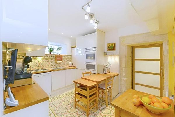 Maison de village de 182m², 4 chambres, garages.