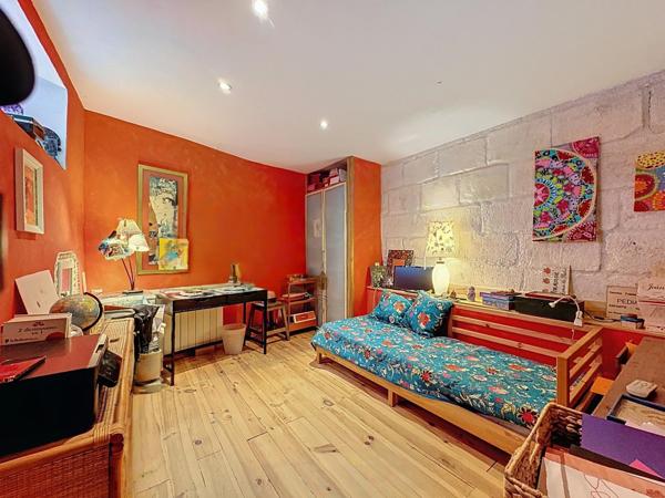 Maison de village de 182m², 4 chambres, garages.