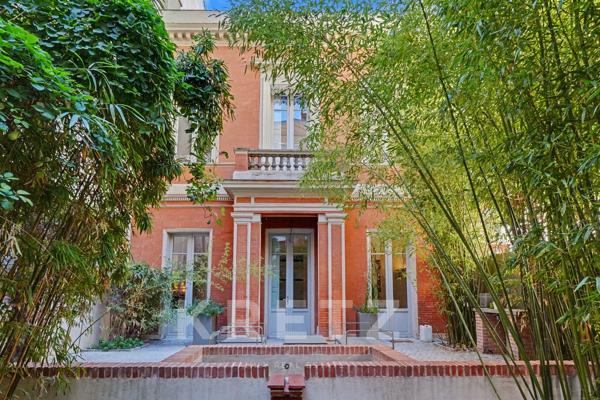 TOULOUSE — UNE MAISON SECRÈTE AVEC JARDIN AU CŒUR DE L’HYPERCENTRE