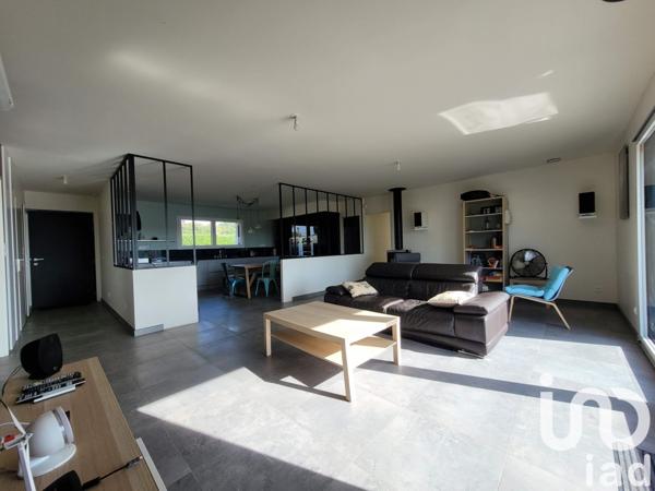 Maison 5 pièces de 137 m² à Condac (16700)