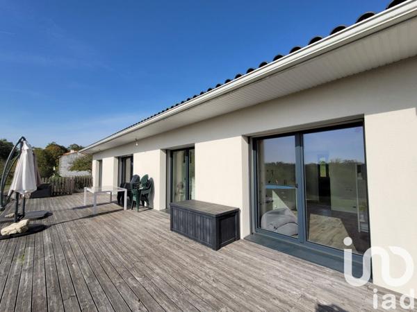 Maison 5 pièces de 137 m² à Condac (16700)