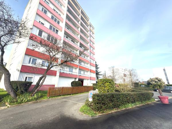 SECTEUR LES JUSTICES -  Appartement T2 à rénover avec ascenseur et stationnement