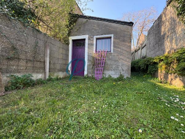 Charmante maison en pierre sur 3 niveaux, cœur du bourg