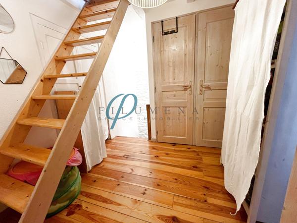 Charmante maison en pierre sur 3 niveaux, cœur du bourg