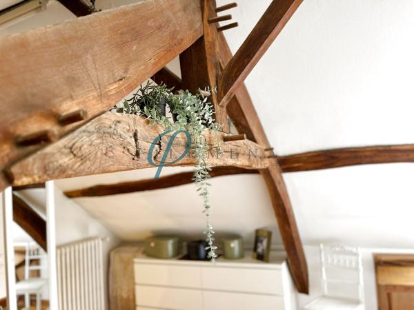 Charmante maison en pierre sur 3 niveaux, cœur du bourg