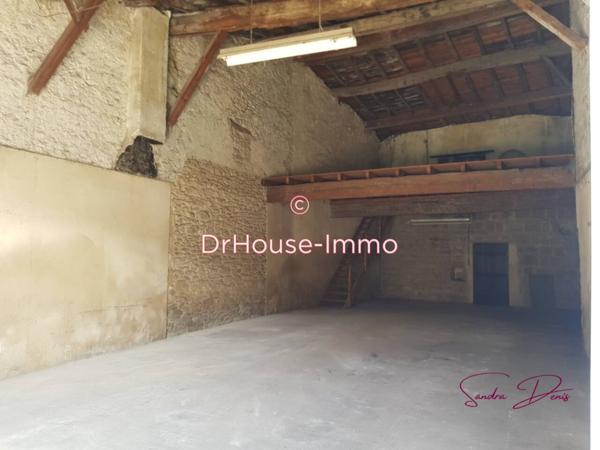 Parking / Box à vendre de 110 m²