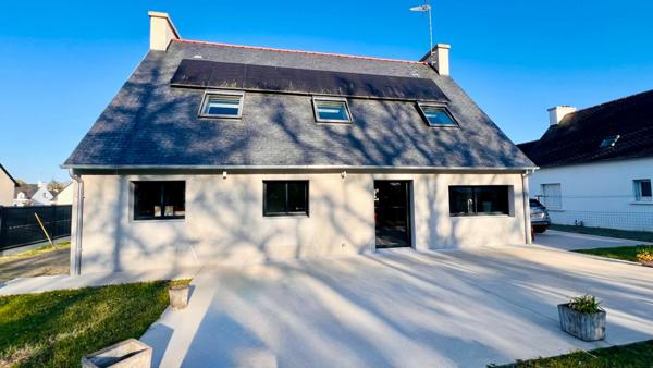 BEGMEIL (29) – Maison familiale rénovée avec prestations modernes, 5 chambres et terrasse plein sud à 700 m de la plage
