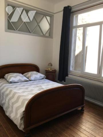 Offrant une vue sur la cour intérieure, l'établissement Aux Pieds de La Cathédrale dans la Viei...