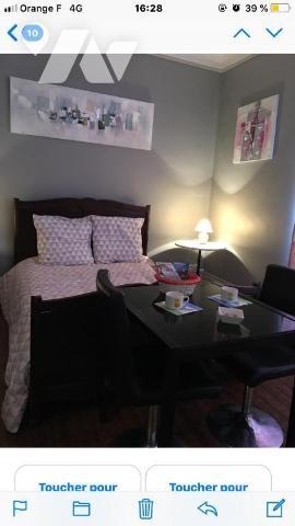 Offrant une vue sur la cour intérieure, l'établissement Aux Pieds de La Cathédrale dans la Viei...