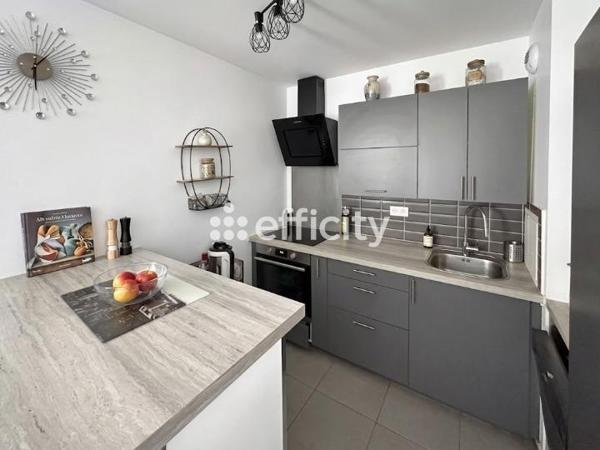 Appartement
         3 pièces
        - 54 m² 241 000 € *