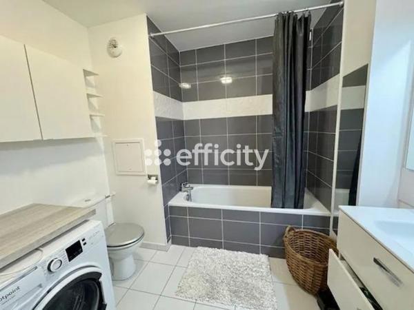 Appartement
         3 pièces
        - 54 m² 241 000 € *