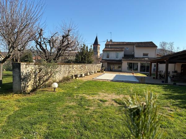 Maison rénovée avec 1900 m2 de terrain