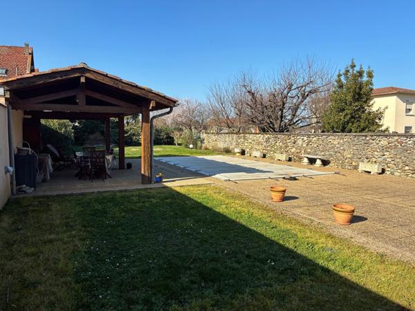 Maison rénovée avec 1900 m2 de terrain