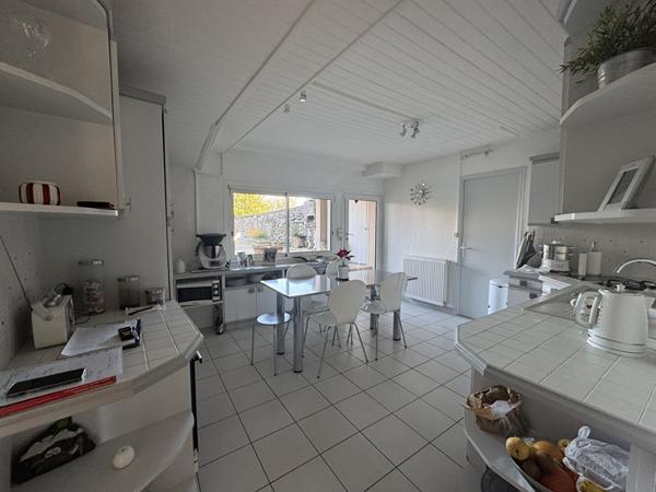 Maison rénovée avec 1900 m2 de terrain