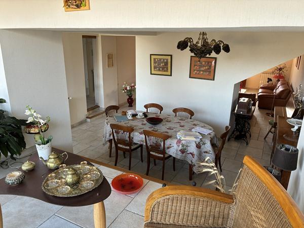 Maison rénovée avec 1900 m2 de terrain