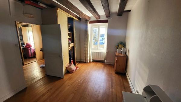 VEIGNÉ - 37250 - MAISON PLEINE DE CHARME - LOGEMENT ÉCONOME DPE CLASSÉ C - 4 CHAMBRES - AU CALME - GRAND GARAGE - PARCELLE DE 531M2