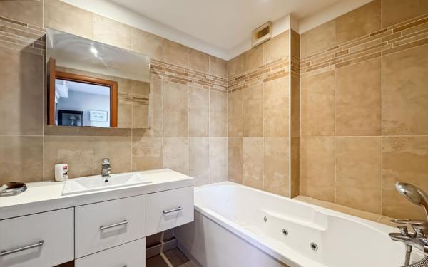Appartement à vendre    3 pièces • 75,89 m2 Saint-Raphaël