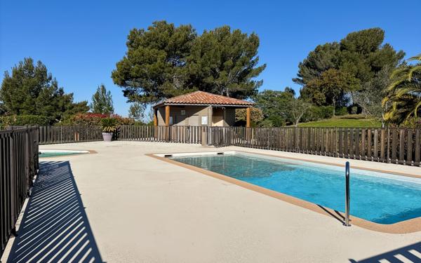 Appartement à vendre    3 pièces • 75,89 m2 Saint-Raphaël