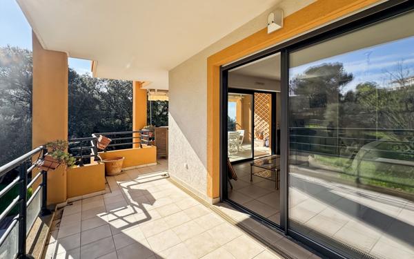 Appartement à vendre    3 pièces • 75,89 m2 Saint-Raphaël
