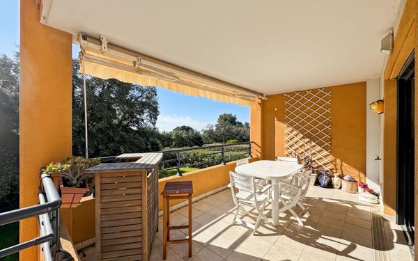 Appartement à vendre    3 pièces • 75,89 m2 Saint-Raphaël