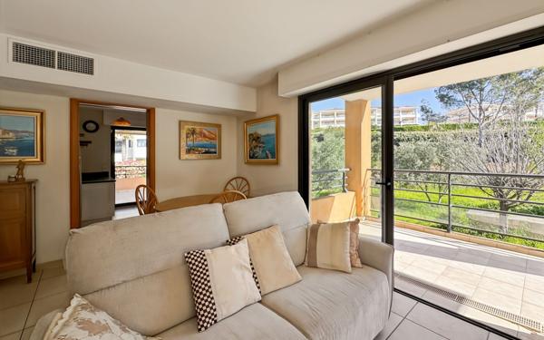 Appartement à vendre    3 pièces • 75,89 m2 Saint-Raphaël