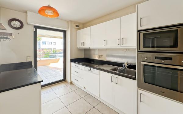 Appartement à vendre    3 pièces • 75,89 m2 Saint-Raphaël