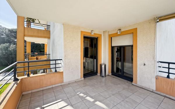 Appartement à vendre    3 pièces • 75,89 m2 Saint-Raphaël