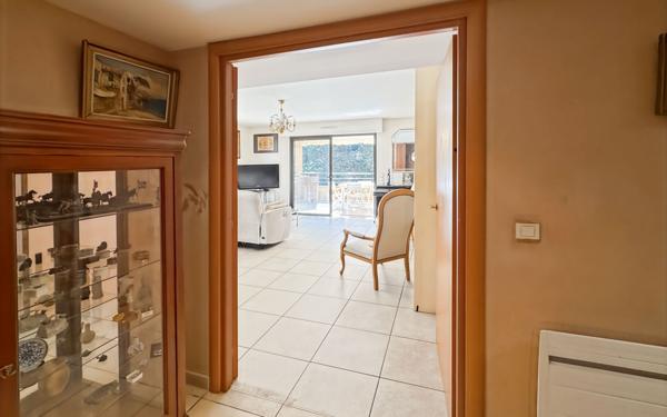 Appartement à vendre    3 pièces • 75,89 m2 Saint-Raphaël