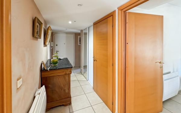 Appartement à vendre    3 pièces • 75,89 m2 Saint-Raphaël
