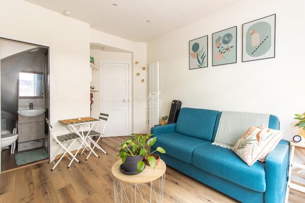 MONTREUIL SUD - CROIX DE CHAVAUX - STUDIO ENTIEREMENT RENOVE 135 000 € **  - Référence  6835-NG