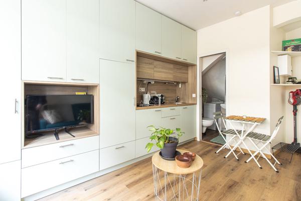 MONTREUIL SUD - CROIX DE CHAVAUX - STUDIO ENTIEREMENT RENOVE 135 000 € **  - Référence  6835-NG
