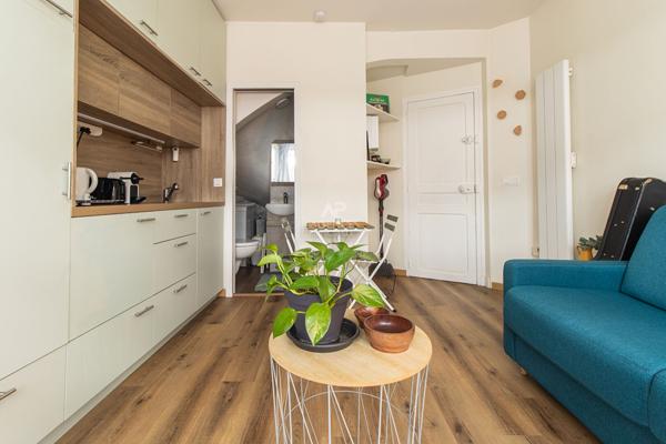 MONTREUIL SUD - CROIX DE CHAVAUX - STUDIO ENTIEREMENT RENOVE 135 000 € **  - Référence  6835-NG
