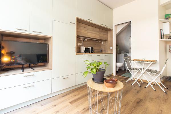 MONTREUIL SUD - CROIX DE CHAVAUX - STUDIO ENTIEREMENT RENOVE 135 000 € **  - Référence  6835-NG