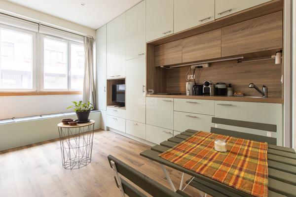 MONTREUIL SUD - CROIX DE CHAVAUX - STUDIO ENTIEREMENT RENOVE 135 000 € **  - Référence  6835-NG