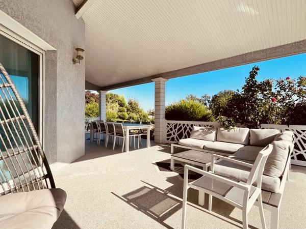 Vente
                Maison200 m² - 6 Pièces -
                    BRESSOLS (82710)