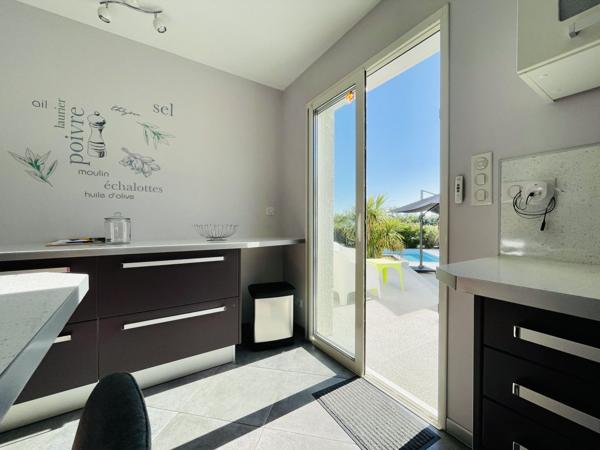 Vente
                Maison200 m² - 6 Pièces -
                    BRESSOLS (82710)
