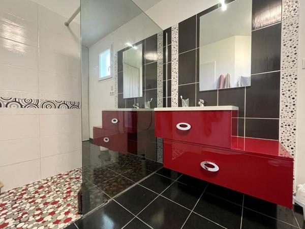 Vente
                Maison200 m² - 6 Pièces -
                    BRESSOLS (82710)