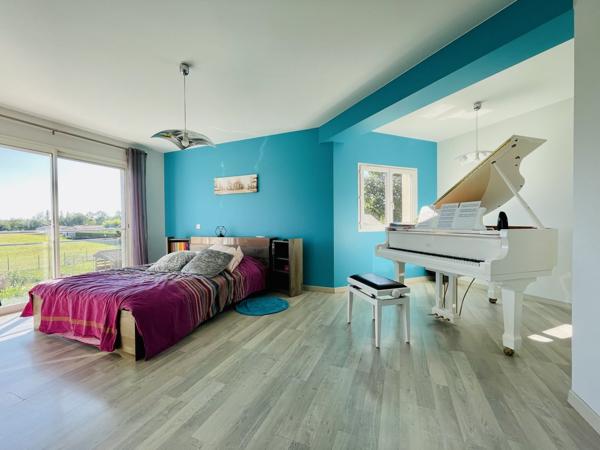 Vente
                Maison200 m² - 6 Pièces -
                    BRESSOLS (82710)